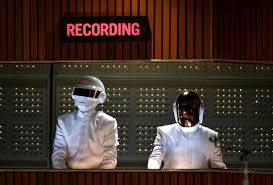 David guetta tape l'incruste en daft punk avec leur casquewe finally got to see daft punk without their helmets on.and it's severely disappointing. Zj4cqjlalepelm