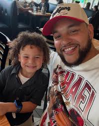 There goes my babyyyy 🎶Oooh girl look at youuu!” Love to see you in your  element and worshipping the Lord 🙌🏽 😍