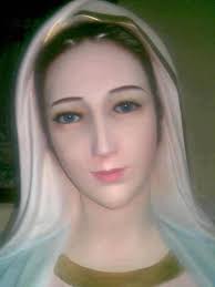 Vean este rostro tan hermoso de esta Virgen María -