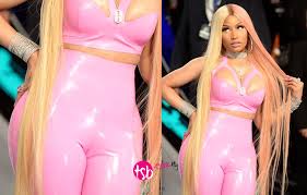 It's not very polite, prompting the queens rapper to confront the pop singer on stage at vmas. Nicki Minaj Suffers Wardrobe Malfunction As She Displays Camel Toe In Clingy Latex Outfit At Mtv Vmas Tsb News Nigeria