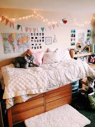 25 Well Designed Dorm Rooms To Inspire You Cool Dorm Rooms Cute Dorm Rooms Dorm Room Diy