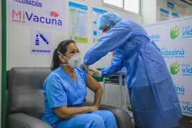 Desde que la compañía farmacéutica pfizer anunció que su vacuna experimental para ya hay adelantado un proceso de negociación que permitiría tener las primeras dosis en colombia en el. Colombia Begins Its Covid 19 Vaccination