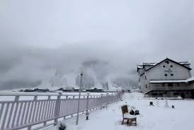 Fresh Snowfall Blankets Kashmir’s Higher Reaches Amid Unusually Warm Winter