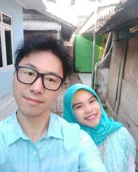 mama Mega dan papa bambang