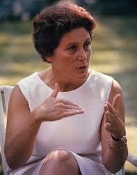 Мать светланы надежда аллилуева застрелилась, когда дочери было всего шесть лет, отношения с отцом постепенно портились, а череда неудач в личной жизни даже после смерти сталина личная жизнь аллилуевой оставалась под пристальным вниманием высших властей. Svetlana Allilueva Biografiya Informaciya Lichnaya Zhizn Foto Video