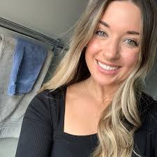 Amber Waggoner's Instagram, Twitter & Facebook