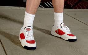 Lebron james x john elliott icon qs men's basketball shoes. Nba Lebron James Macht Sich Uber Schuhe Von Kevin Love 2006 Lustig