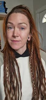 Can some help me makeup and hair please.