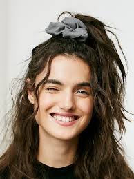 You can also add spikes as well for 90s grunge hairstyles. The 90 S Has Officially Made A Comeback Fluff Magazine Hair Styles 90s Hairstyles Scrunchie Hairstyles
