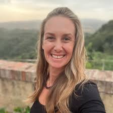 Dr Erin Bowe is a Clinical & Perinatal Psychologist, Course Creator,  Business Mentor and Author. Host of the Mum as You Are podcast. She teaches  birth trauma training and perinatal mental health
