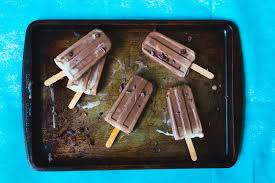 Popsicle Maison Au Chocolat Et Beurre D Arachide Recipe Cold Meals Desserts Popsicles
