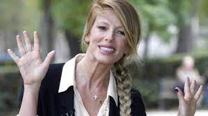 Alessia marcuzzi (born 11 november 1972) is an italian television host and actress. Alessia Marcuzzi Positiva Salta La Diretta In Studio Nella Puntata Delle Iene La Repubblica