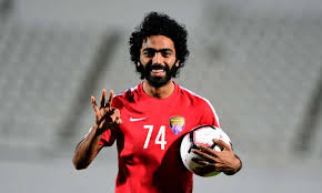 مازال حسين الشحات لاعب النادي الأهلي والمنتخب الوطني يصر على زيادة الغموض حول موقفه من الاستمرار. Ø­Ø³ÙŠÙ† Ø§Ù„Ø´Ø­Ø§Øª ÙŠÙ‚ØªØ±Ø¨ Ù…Ù† Ø§Ù„Ø±Ø­ÙŠÙ„ Ø¹Ù† Ø§Ù„Ø¹ÙŠÙ† Ø§Ù„Ø¥Ù…Ø§Ø±Ø§ØªÙŠ Ø§Ù„Ø¨Ø´Ø§ÙŠØ± ÙƒÙˆØªØ´