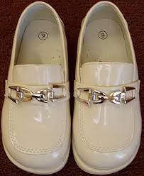 Fancy little feet looking for baby boys' dress shoes? Boys Ivory Shoes With Buckle Ivory Shoes Shoes Boys Dress Shoes