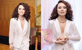 Soraya loses her innocence while she's surrounded by cocks. Kalau Ya Pun Pakailah Coli Netizen Persoal Penampilan Seksi Jasmine Suraya Gempak