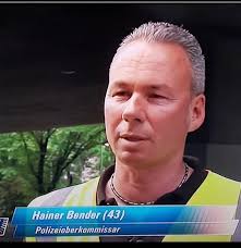 Seit über 10 Jahren bin ich sonntags auf VOX in „Schneller als die Polizei  erlaubt“ als Hainer Bender zu sehen! Dank den von Euch bewirkten  Einschaltquoten läuft dieses Format weiterhin regelmäßig (wenn