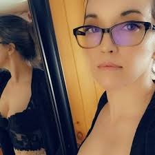 According to Cosmopolitan, Taylor Swift is in negotiations to perform at  the 2026 Super Bowl Half-time show "The NFL would like to make the  announcement sometime right before Thanksgiving."