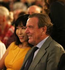 Office = 7th chancellor of the federal republic of germany term_start = 27 october 1998 term_end = 22 november 2005 president = johannes rau. Schroder Kim So Yeon Wikipedia