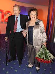 Born on 3rd may, 1931 in prague, czech republic, she is famous for help us build our profile of jirina bohdalová and radoslav brzobohatý! Bohdalova A Brzobohaty Jirina Bohdalova Alchetron The Free Social Encyclopedia Brzobohaty A Bohdalova Se Vasnive Milovali A Oba Byli Velice Temperamentni I Am Lost Give Me Your Warm