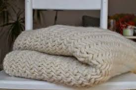 Reihenfolge unserer besten gestrickte decken. Ich Stricke Zur Zeit Eine Wolldecke Eigentlich Sollte Sie Schon Letzten Samstag Als Hochzeitsgeschenk Fertig Wolldecke Stricken Decke Stricken Kissen Stricken