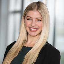 Lisa Fulk's Instagram, Twitter & Facebook