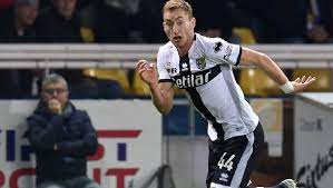 Kulusevski med skott på mål. Juve Und Inter Wollen Parma Shootingstar Dejan Kulusevski German Site