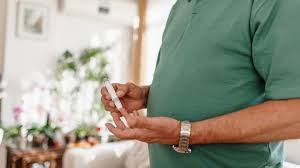 Common symptoms of high blood sugar are increased thirst and the need to urinate often. 10 Everyday Things That Spike Blood Sugar Everyday Health
