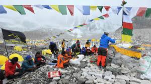 That toll was topped in 2015 when the nepal earthquake caused avalanches on everest that led to 18 deaths. Everest Climbers Caught Up In Nepal S Growing Covid Crisis Financial Times