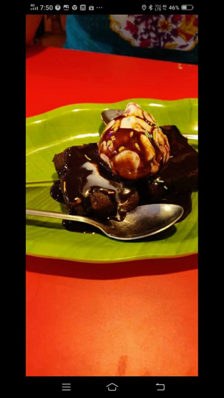 Hot Brownies With Vanilla ice Cream product image