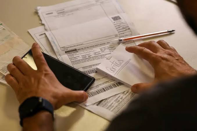 Endividamento aumenta mas inadimplência recua, diz CNC - GPS Brasília - Portal de Notícias do DF