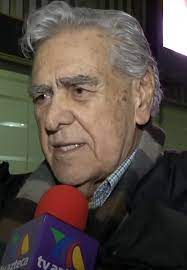 María hernández maría la del barrio es una joven humilde, sin educación y soñadora, que vive con su madrina casilda en las afueras de la ciudad de méxico, y trabaja como recolectora de material reciclable en un basurero y está profundamente enamorada de un hombre atractivo que diariamente ve en la iglesia donde va de forma frecuente. Eric Del Castillo Wikipedia