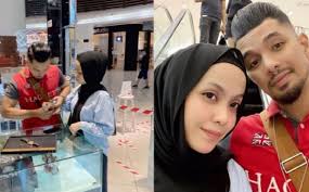 Banyak juga aksi mesra mereka seolah menggambarkan pasangan ini sedang dibuai cinta. Myartis Com Myartis My Artis Pernah Jadi Teman Rapat Sajat Coach Yin Akhirnya Pilih Wanita Sebenar