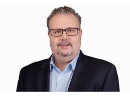 Rob Snow's Instagram, Twitter & Facebook