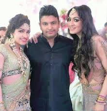 Gulshan Kumar Age Wife Family Children Death Biography More Starsunfolded With this biography, know all about gulshan at the age of 23, he, with support from his family, acquired a shop and started selling records and cheap audio cassettes. gulshan kumar age wife family