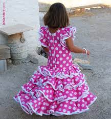 Cómo hacer un vestido de flamenca paso a paso guía en la última década, el vestido de flamenca se ha convertido en uno de los iconos de referencia en el mundo de la moda española. Pin By Maoctubrers Zevallos Huapaya On Lugares Para Visitar Kids Dress Cute Dresses Dresses