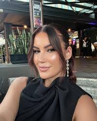 Isabel Rose's Instagram, Twitter & Facebook