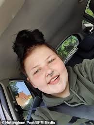 Danae Mills's Instagram, Twitter & Facebook