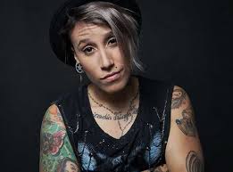 Cantora Luana Camarah e banda Figurótico levam sucessos do rock para Volta  Redonda