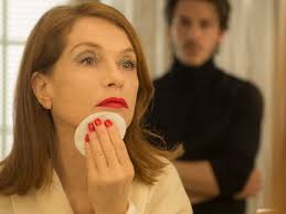 Eva: Gaspard Ulliel tombe sous le charme vénéneux d'Isabelle Huppert