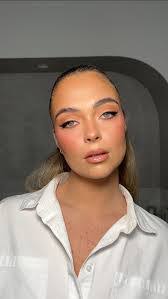 Lily Armstrong's Instagram, Twitter & Facebook