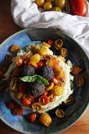 Simply add 2 to 3 tbsp (30 to 45 ml) of water to the dish with the zucchini noodles to provide the noodles with just enough moisture to keep from drying out. This Rawsome Vegan Life Marinated Zucchini Noodles With Tomato Basil Sauce Dried Baby Tomatoes Garlic Portobello Meatless Balls
