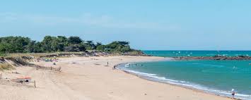 Cette île a tout pour plaire, que ce soit la diversité de ses paysages (des plages sablonneuses aux sur ce site, vous trouverez différentes rubriques concernant l'île d'yeu, notamment les hôtels, les. The Beaches Of L Ile D Yeu Office De Tourisme De L Ile D Yeu