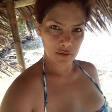 Liz Escoto (@lizescotonica)