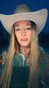 Tricia Moon's Instagram, Twitter & Facebook