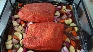 Das fleisch salzen, pfeffern und mit kümmel bestreuen. Krustenbraten Rezepte Fur Den Holzbackofen