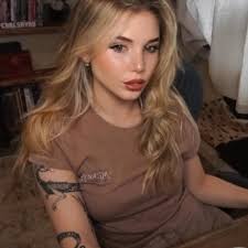 Hi, I'm Megan. I'm 30 and live in Glasgow. I play video games, share my  thoughts and stream them over