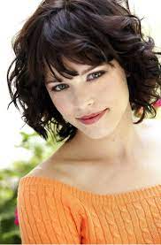 Pin By Venil Madhusudan On Actress Short Wavy Haircuts Short Hair Styles For Round Faces Round Face Curly Hair