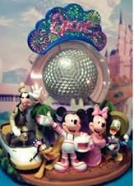 Disney S Epcot Park Snow Globe Disney Snowglobes Disney Collectables Disney Epcot