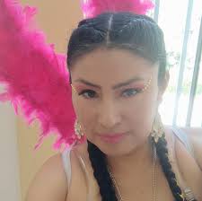 Generó polémica. 🚨👮‍♂️ El hecho ocurrió durante una ceremonia de clausura  en una escuela policial de Huánuco, donde se observa cómo clavan insignias  directamente en el pecho de los egresados. Mientras algunos