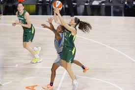 Sue bird and megan rapinoe announced their engagement on social media with a photo of rapinoe spent the season in the bubble with bird. Sue Bird Uses Veteran Know How For Edge Over Wnba Rookies The New York Times